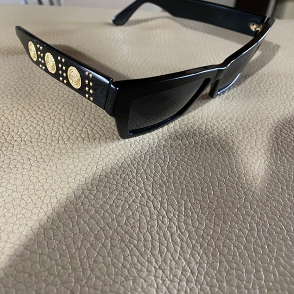 RARE VINTAGE VERSACE SUNGLASSES - Picture 5 of 7